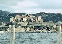 Einfahrt in Calvi an der NW-Ecke Korsikas