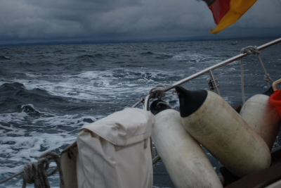 Regnerischer und grau-trüber Abschied von Norwegen, Blick zurück aus dem Skagerak